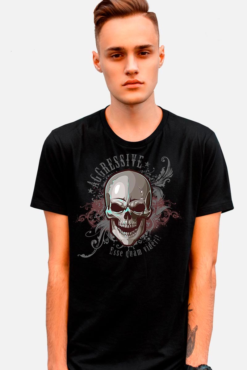 Camiseta gótica negra con calavera agresiva